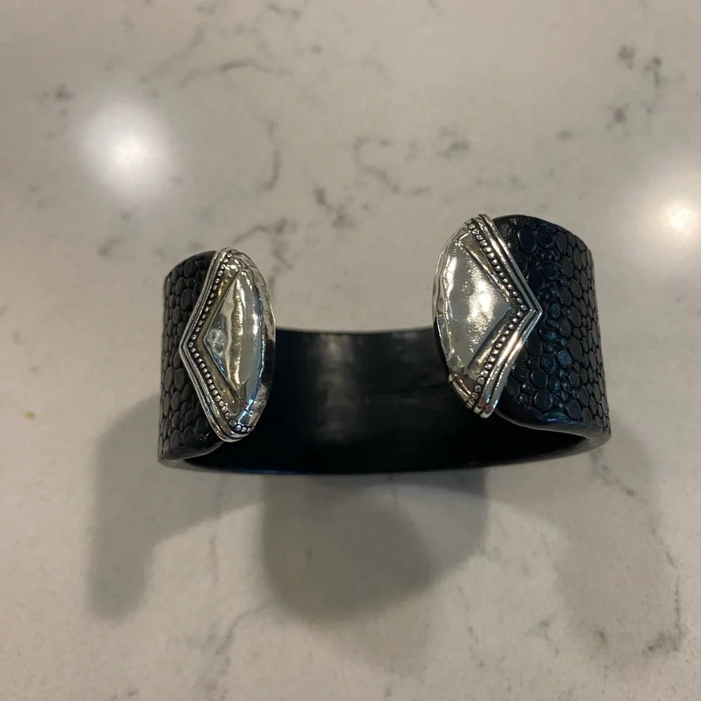 Silpada Silver Cuff Bracelet - Picture 4 of 4